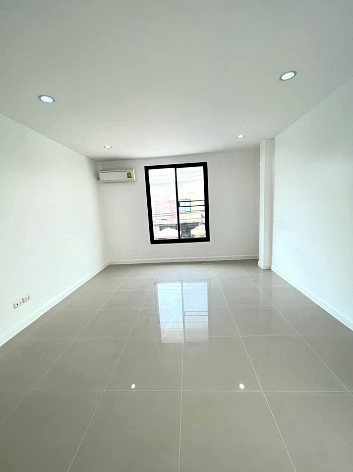 ขายบ้าน Renovate สภาพนางฟ้า หมู่บ้านร็อคการ์เด้น-สุวรรณภูมิ ใกล้สนามบินสุวรรณภูมิ